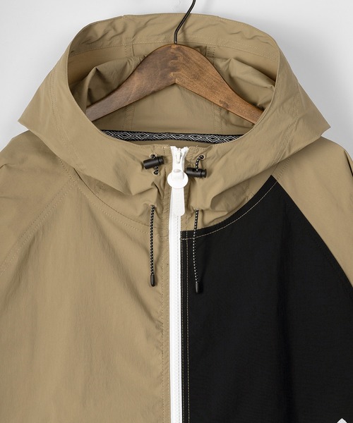 POWER TO THE PEOPLE（パワートゥーザピープル）の「【POWER TO THE PEOPLE/パワー トゥザ ピープル】切替え ナイロン ストレッチパーカー/ナイロンジャケット/【撥水】【防汚】【速乾】【軽量】（ナイロンジャケット・メンズ・ブラック/ベージュ/カーキ・M/L/XL）」の5枚目の写真