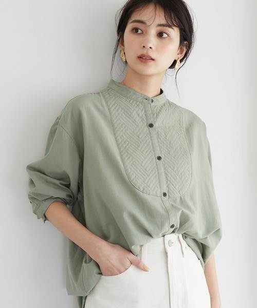 CRAFT STANDARD BOUTIQUE(クラフトスタンダードブティック)の「刺繍キルトシャツチュニック *(シャツ/ブラウス・レディース・オフホワイト/ライトカーキ/グレイッシュベージュ・FREE)」の3枚目の写真