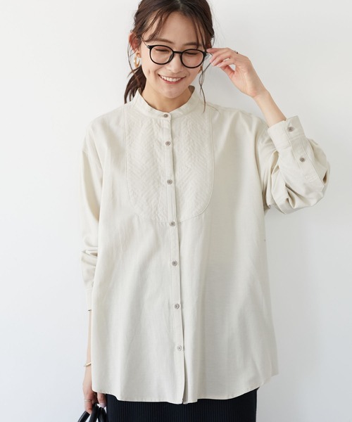 CRAFT STANDARD BOUTIQUE(クラフトスタンダードブティック)の「刺繍キルトシャツチュニック *(シャツ/ブラウス・レディース・オフホワイト/ライトカーキ/グレイッシュベージュ・FREE)」の2枚目の写真