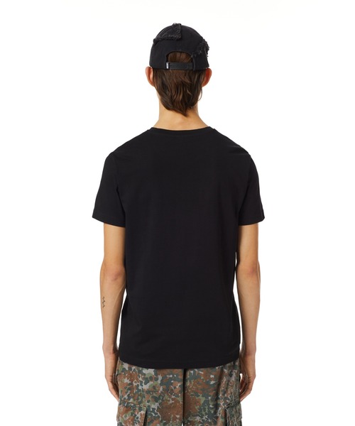 DIESEL（ディーゼル）の「メンズ Tシャツ スリムフィット ロゴ（Tシャツ/カットソー・メンズ・ホワイト/ブラック・LARGE/SMALL/X-SMALL/XX-LARGE/X-LARGE/MEDIUM/XXX-LARGE）」の8枚目の写真