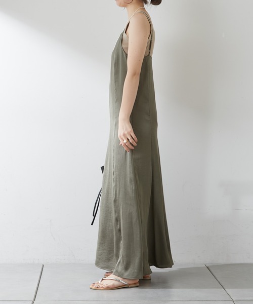 SHENERY（シーナリー）の「サテンマーメイドキャミドレス（ドレス・レディース・カーキ・38/36）」の11枚目の写真