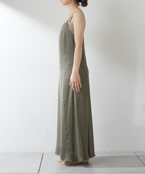 SHENERY（シーナリー）の「サテンマーメイドキャミドレス（ドレス・レディース・カーキ・38/36）」の17枚目の写真
