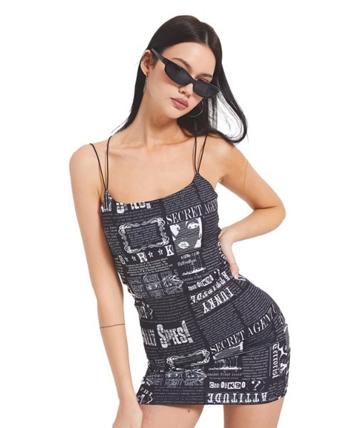 CRANK（クランク）の「A'GEM/9 × .kom『CRANK/クランク』NEWSPAPER SLIM DRESS/ニュースペーパー総柄 スリムワンピース（ワンピース・レディース・ホワイト/ブラック・S/M）」の2枚目の写真
