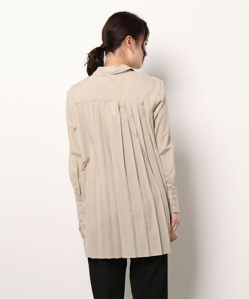 Te chichi（テチチ）の「バックプリーツチュニックシャツ（シャツ/ブラウス・レディース・ベージュ/オフホワイト/チャコール・ﾌﾘ-）」の5枚目の写真