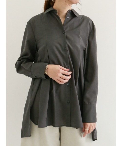 Te chichi（テチチ）の「バックプリーツチュニックシャツ（シャツ/ブラウス・レディース・ベージュ/オフホワイト/チャコール・ﾌﾘ-）」の3枚目の写真