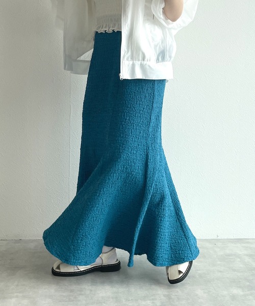 w closet（ダブルクローゼット）の「凸凹ジャガードマーメイドスカート（スカート・レディース・オフホワイト/ブルー/ブラック・FREE）」の15枚目の写真