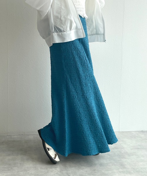 w closet（ダブルクローゼット）の「凸凹ジャガードマーメイドスカート（スカート・レディース・オフホワイト/ブルー/ブラック・FREE）」の16枚目の写真