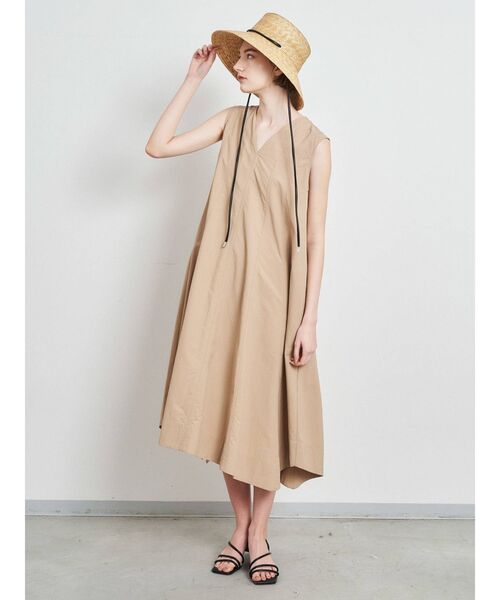 ELENDEEK（エレンディーク）の「イレギュラーヘムテントワンピース（ワンピース・レディース・ブラック/ベージュ/インディゴブルー/ラベンダー・01/02）」の9枚目の写真