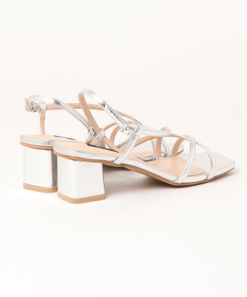 EVOL（イーボル）の「ブロックヒールナローストラップサンダル（サンダル・レディース・ベージュ/シルバー・S/M/L）」の4枚目の写真