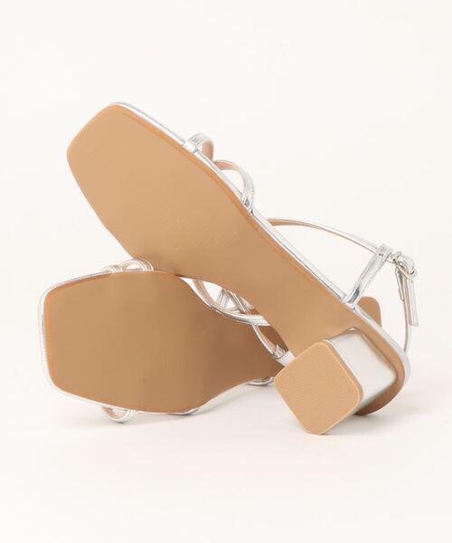 EVOL（イーボル）の「ブロックヒールナローストラップサンダル（サンダル・レディース・ベージュ/シルバー・S/M/L）」の3枚目の写真
