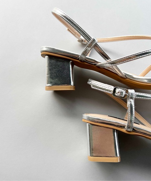 EVOL（イーボル）の「ブロックヒールナローストラップサンダル（サンダル・レディース・ベージュ/シルバー・S/M/L）」の7枚目の写真