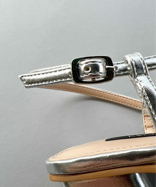 EVOL（イーボル）の「ブロックヒールナローストラップサンダル（サンダル・レディース・ベージュ/シルバー・S/M/L）」の6枚目の写真