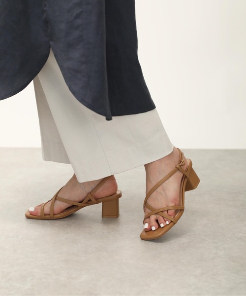 EVOL（イーボル）の「ブロックヒールナローストラップサンダル（サンダル・レディース・ベージュ/シルバー・S/M/L）」の17枚目の写真