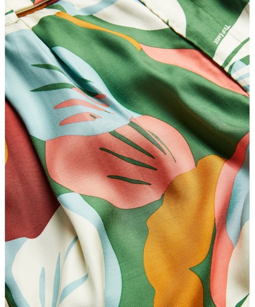 Ted Baker（テッドベーカー）の「ERLENA トロピカルプリント ショートパンツ（その他パンツ・レディース・グリーン・0/2/1）」の3枚目の写真