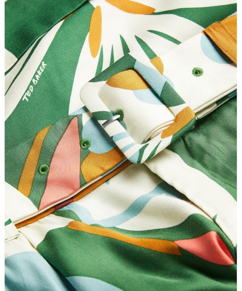 Ted Baker（テッドベーカー）の「ERLENA トロピカルプリント ショートパンツ（その他パンツ・レディース・グリーン・0/2/1）」の4枚目の写真
