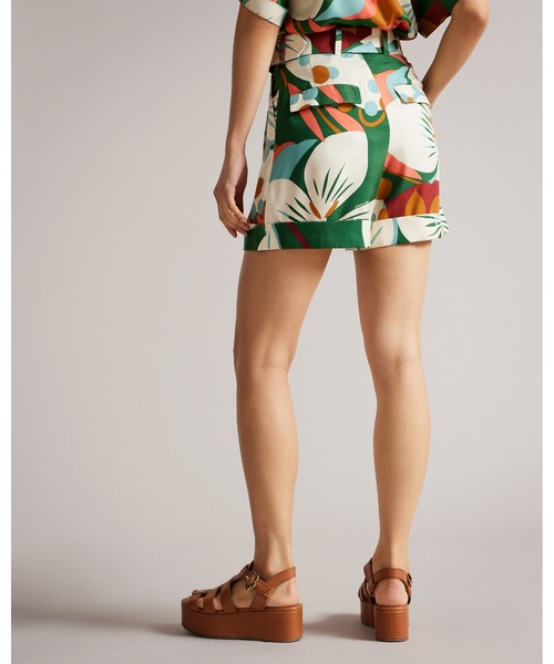 Ted Baker（テッドベーカー）の「ERLENA トロピカルプリント ショートパンツ（その他パンツ・レディース・グリーン・0/2/1）」の6枚目の写真