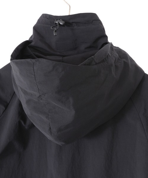 marka（マーカ）の「marka / マーカ：ECWCS JACKET - recycle nylon tusser -：M22C-04BL01C[COR]（ミリタリージャケット・メンズ・ネイビー/ブラック・2/1）」の17枚目の写真