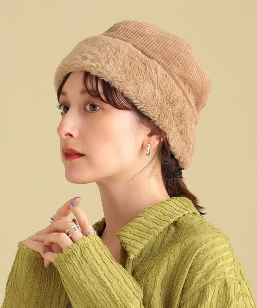 Ray BEAMS(レイビームス)の「Ray BEAMS / ロール コーデュロイ ワッチキャップ(キャップ・レディース・ブラック/ベージュ・ONE SIZE)」の2枚目の写真
