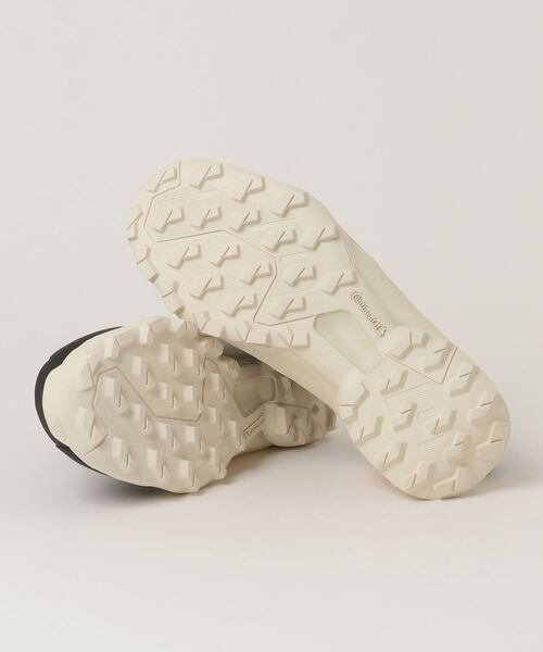 Y-3(ワイスリー)の「Y-3 SWIFT R3 LOW GTX(スニーカー・メンズ・ブラック系その他・22.5cm/23.5cm/24.5cm/25.5cm/26.5cm/27.5cm/28.0cm/28.5cm/23.0cm/24.0cm/25.0cm/26.0cm/27.0cm)」の3枚目の写真