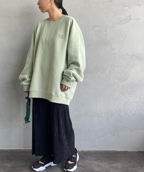 RVCA（ルーカ）の「[RVCA/ルーカ] HAMPTON バックロゴプリントクルーネックスウェット（スウェット・レディース・ホワイト/ブラック/ライトグリーン・S/M/L）」の13枚目の写真