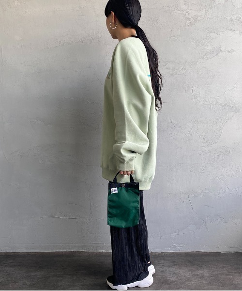 RVCA（ルーカ）の「[RVCA/ルーカ] HAMPTON バックロゴプリントクルーネックスウェット（スウェット・レディース・ホワイト/ブラック/ライトグリーン・S/M/L）」の14枚目の写真