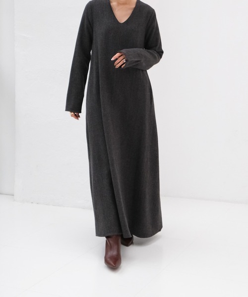AKTE（アクテ）の「Vネックツイードロングワンピース（ワンピース