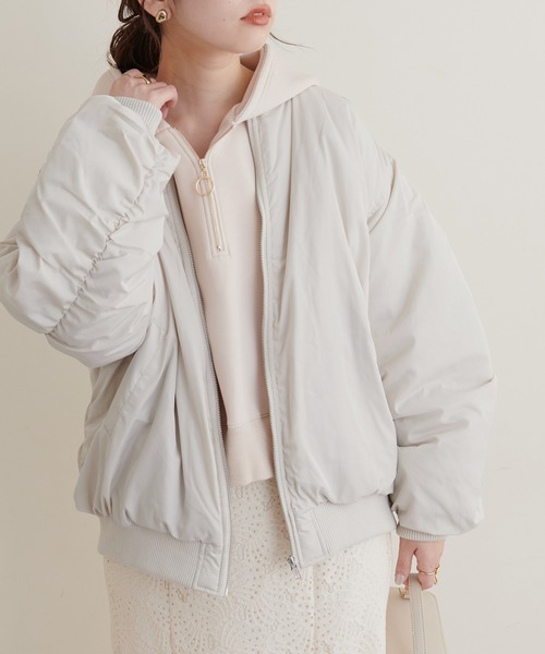 natural couture（ナチュラルクチュール）の「BIGボリュームMA‐1（MA-1・レディース・アイボリー/ブラック/グレイッシュベージュ・FREE）」の4枚目の写真