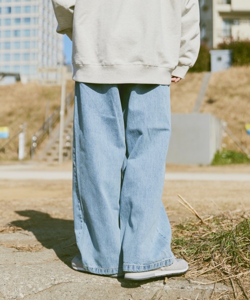 flaner（フラネ）の「Loose tuck denim pants/ルーズタックデニムパンツ（デニムパンツ・レディース・サックスブルー/ブラック・SMALL/MEDIUM/LARGE）」の3枚目の写真