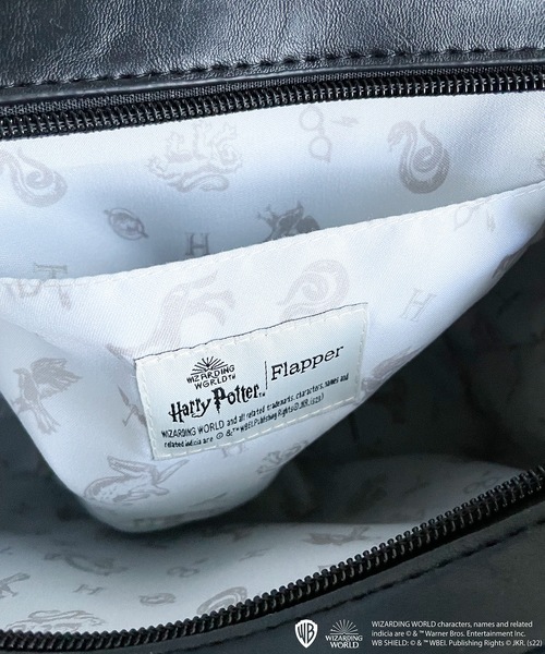 FLAPPER(フラッパー)の「FLAPPER フラッパー:HarryPotter ハリー・ポッター / ホグワーツエンブレム ロゴ 3WAY ミニサッチェルバッグ(バックパック/リュック・レディース・ネイビー/マスタード/ブラウン/グリーン/ワインレッド/ブラック/ホワイト・FREE)」の16枚目の写真