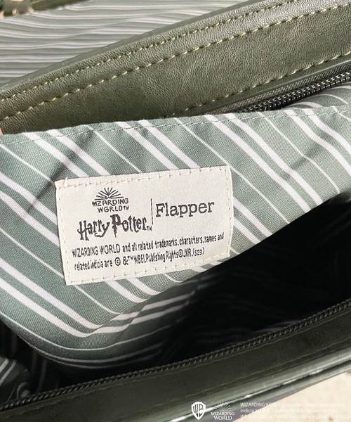 FLAPPER(フラッパー)の「FLAPPER フラッパー:HarryPotter ハリー・ポッター / ホグワーツエンブレム ロゴ 3WAY ミニサッチェルバッグ(バックパック/リュック・レディース・ネイビー/マスタード/ブラウン/グリーン/ワインレッド/ブラック/ホワイト・FREE)」の21枚目の写真