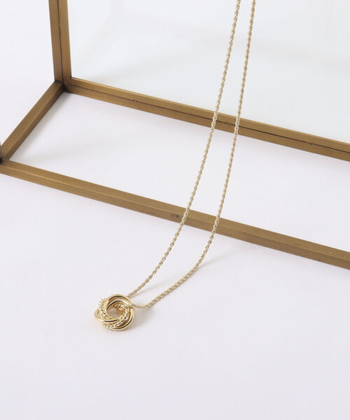NOLLEY’S Sophi（ノーリーズソフィ）の「ツイストリングネックレス（ネックレス・レディース・ゴールド/シルバー・FREE）」の7枚目の写真