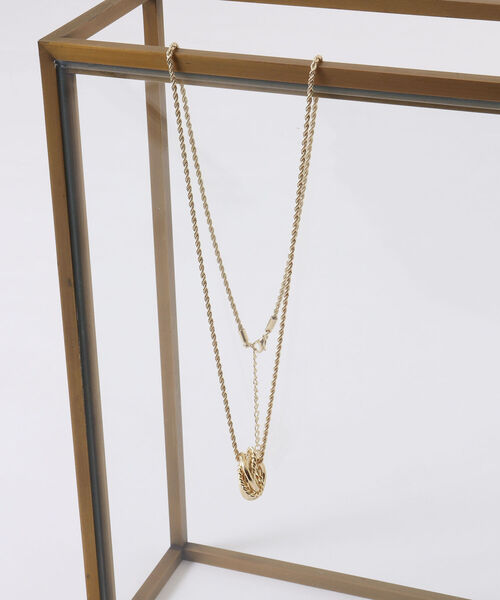 NOLLEY’S Sophi（ノーリーズソフィ）の「ツイストリングネックレス（ネックレス・レディース・ゴールド/シルバー・FREE）」の3枚目の写真