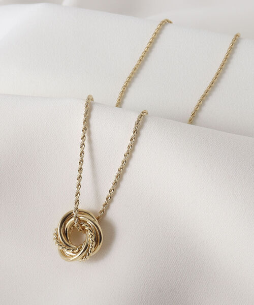NOLLEY’S Sophi（ノーリーズソフィ）の「ツイストリングネックレス（ネックレス・レディース・ゴールド/シルバー・FREE）」の6枚目の写真