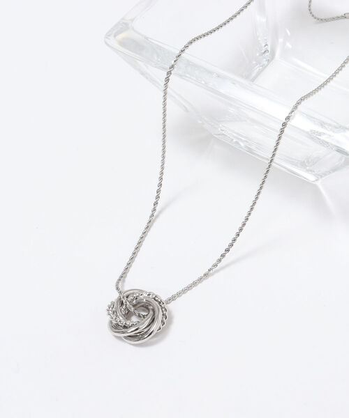 NOLLEY’S Sophi（ノーリーズソフィ）の「ツイストリングネックレス（ネックレス・レディース・ゴールド/シルバー・FREE）」の9枚目の写真