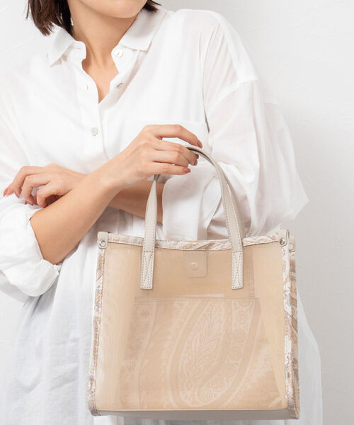 NOLLEY’S（ノーリーズ）の「チュールメッシュパイピングトートバッグ（トートバッグ・レディース・ブラック系その他3/ベージュ系その他3・FREE）」の2枚目の写真