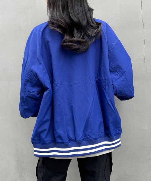 INGNI(イング)の「ナイロンスタジャン(スタジャン・レディース・ホワイト×ネイビー/ブラック×ホワイト/ブルー系2・M)」の14枚目の写真