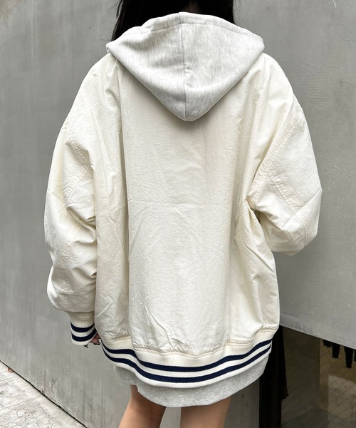 INGNI(イング)の「ナイロンスタジャン(スタジャン・レディース・ホワイト×ネイビー/ブラック×ホワイト/ブルー系2・M)」の5枚目の写真