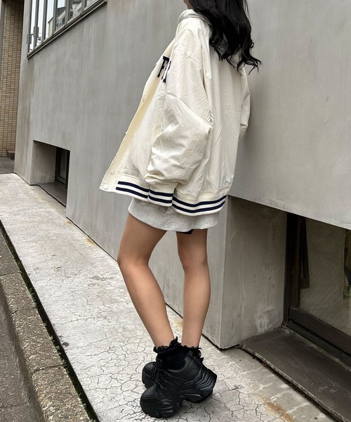 INGNI(イング)の「ナイロンスタジャン(スタジャン・レディース・ホワイト×ネイビー/ブラック×ホワイト/ブルー系2・M)」の7枚目の写真