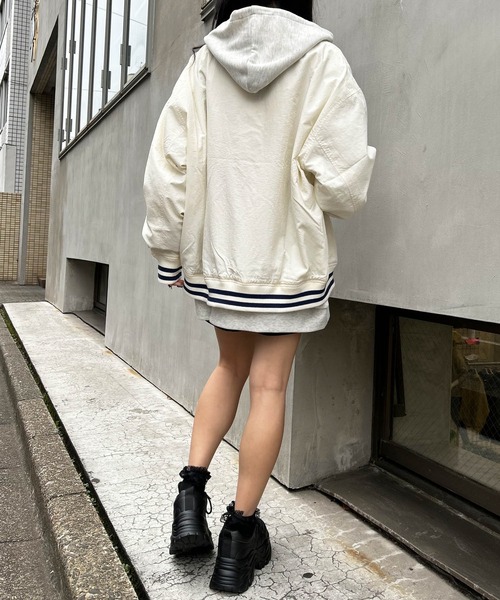 INGNI(イング)の「ナイロンスタジャン(スタジャン・レディース・ホワイト×ネイビー/ブラック×ホワイト/ブルー系2・M)」の8枚目の写真