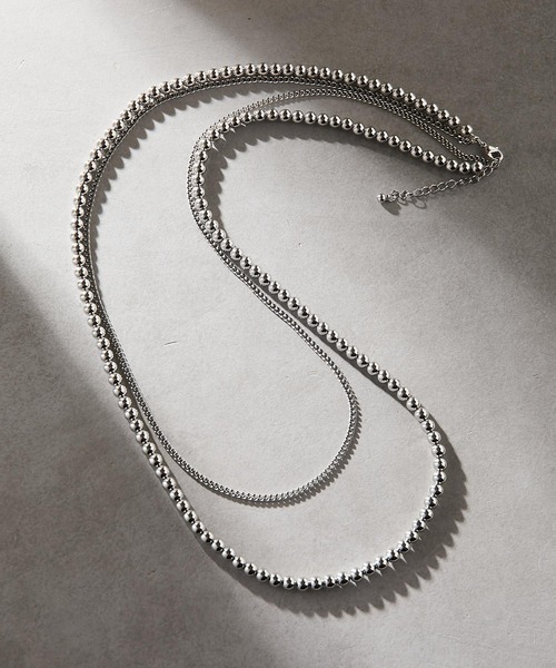 ear PAPILLONNER（イアパピヨネ）の「ロングメタルビーズネックレス