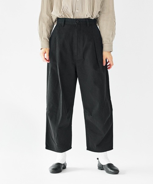 SETTO（セット）の「DOKONO PANTS：ワイドタックパンツ（チノパンツ・レディース・ベージュ/ブラック・M/L）」の4枚目の写真