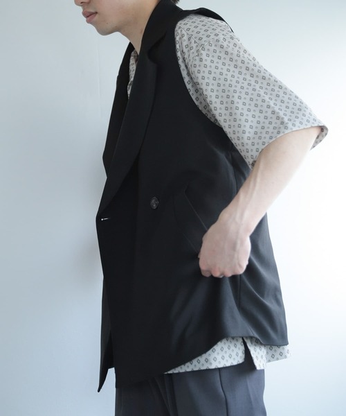 SENSE OF PLACE by URBAN RESEARCH(センスオブプレイスバイアーバンリサーチ)の「『ユニセックス』ダブルブレストベスト(ベスト・メンズ・ブラック/ブルー/ライトベージュ・MEDIUM/LARGE)」の21枚目の写真