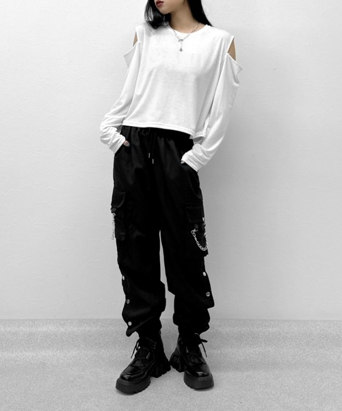 LVEU.（ラブユ.）の「【LVEU.】チェーンデザインボタンスリットカーゴパンツ / パンツ ボトムス カーゴ チェーン ボタン スリット ドローコード ワイド ルーズ ブラック（カーゴパンツ・レディース・ブラック・FREE）」の3枚目の写真