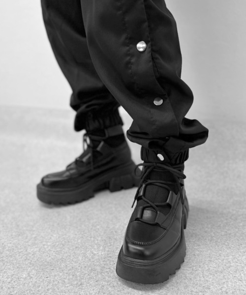 LVEU.（ラブユ.）の「【LVEU.】チェーンデザインボタンスリットカーゴパンツ / パンツ ボトムス カーゴ チェーン ボタン スリット ドローコード ワイド ルーズ ブラック（カーゴパンツ・レディース・ブラック・FREE）」の8枚目の写真