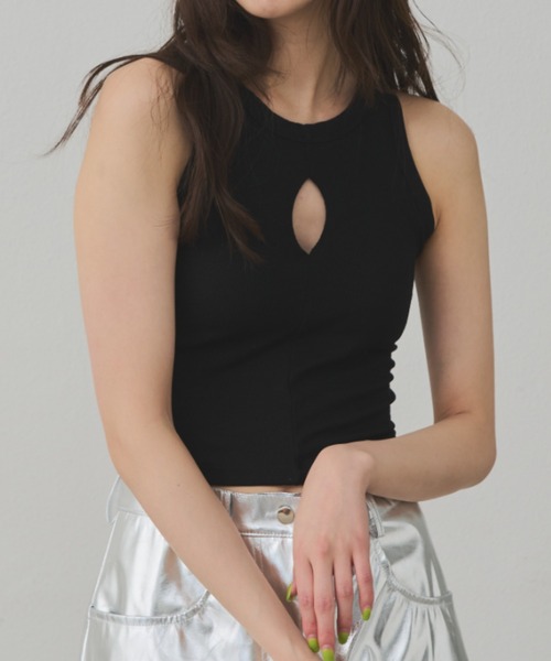 Solace(ソレイス)の「パッド付き/アメスリオープンタンクトップ(タンクトップ・レディース・ホワイト/ブラック/ベージュ/グレー・FREE)」の1枚目の写真