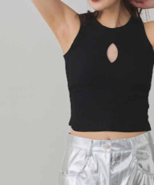 Solace(ソレイス)の「パッド付き/アメスリオープンタンクトップ(タンクトップ・レディース・ホワイト/ブラック/ベージュ/グレー・FREE)」の22枚目の写真
