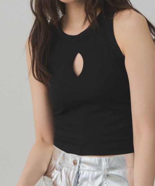 Solace(ソレイス)の「パッド付き/アメスリオープンタンクトップ(タンクトップ・レディース・ホワイト/ブラック/ベージュ/グレー・FREE)」の9枚目の写真