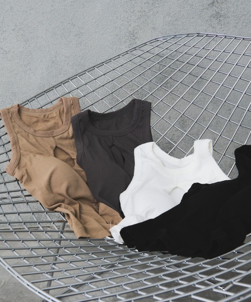 Solace(ソレイス)の「パッド付き/アメスリオープンタンクトップ(タンクトップ・レディース・ホワイト/ブラック/ベージュ/グレー・FREE)」の21枚目の写真