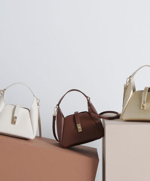 NATURAL BEAUTY BASIC(ナチュラルビューティーベーシック)の「◇【Oggi11月号掲載】トライアングルミニトート(トートバッグ・レディース・ブラウン/オフホワイト/ゴールド/ベージュ/ブラック・フリ-)」の19枚目の写真