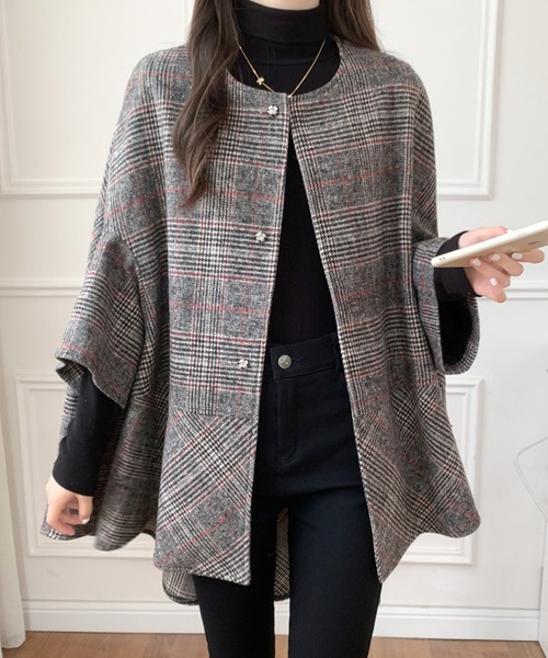 ABITOKYO（アビトーキョー）の「ビックシルエットチェック柄ドルマン ポンチョ（ポンチョ・レディース・グレー系その他2/グレー系その他/ブラック系その他/ベージュ/モカ/ブラック/ブルーグレー/アイボリー/グレイッシュベージュ/チャコールグレー/ベージュ系その他/ブラック系その他2/ブラウン系その他/グレー系その他3・L/M）」の7枚目の写真